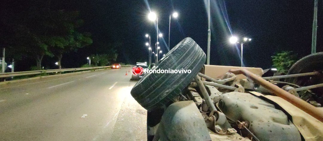 TRÊS VEZES: Jeep capota após colisão no viaduto da BR-364 em Porto Velho