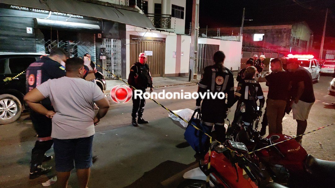 VÍDEO: Homem é executado a tiros na frente de boate no Centro