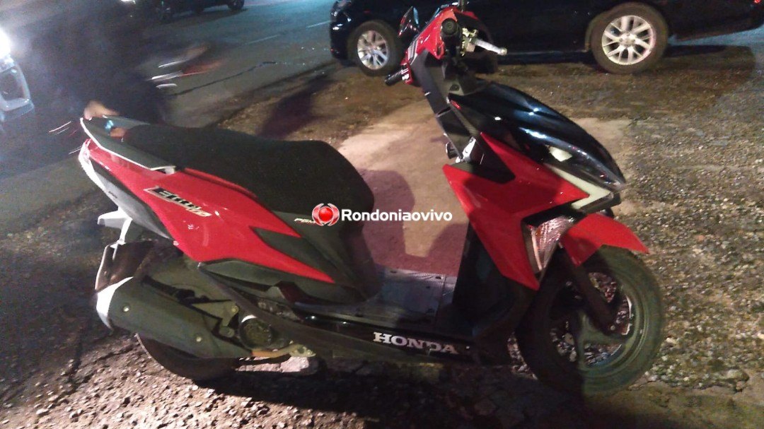 FERIDA: Mulher em motocicleta é atingida por carro na Avenida Abunã 