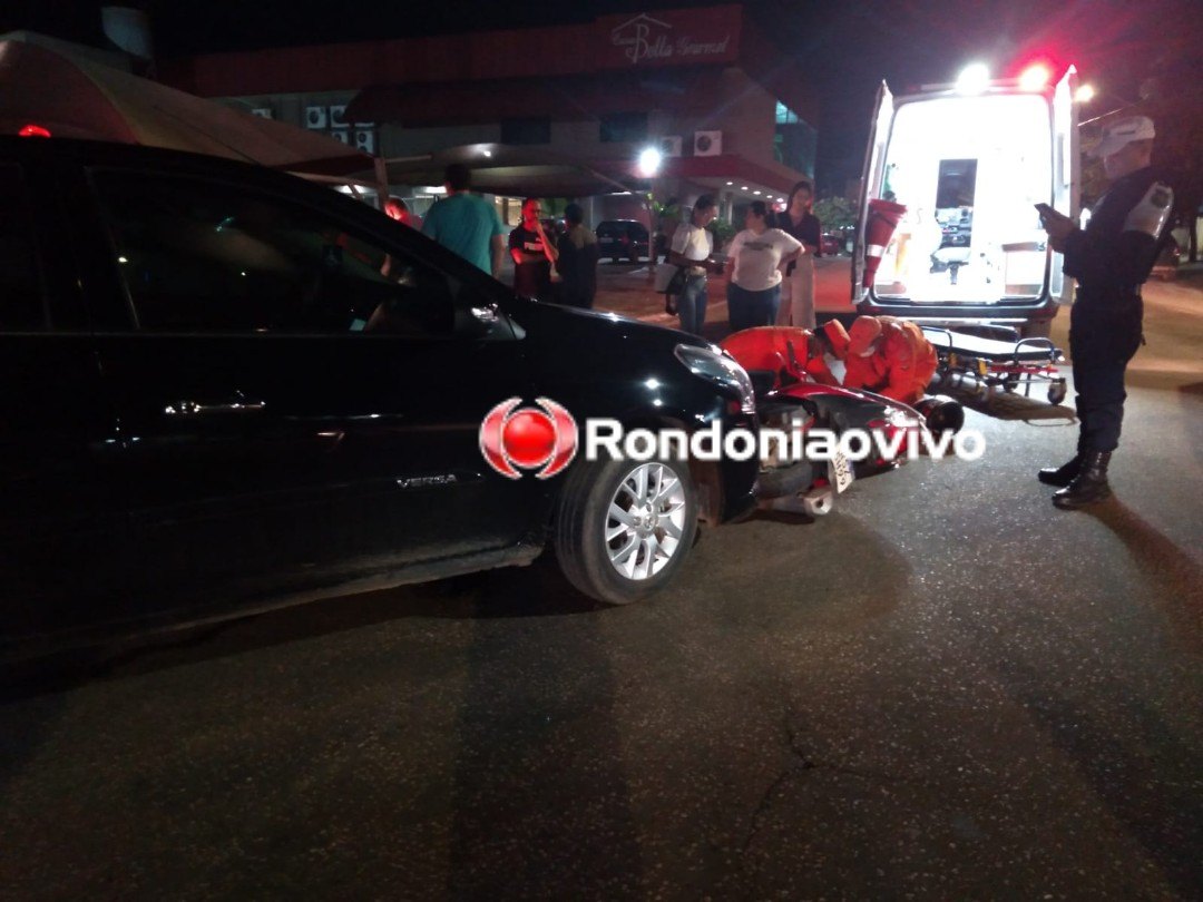 FERIDA: Mulher em motocicleta é atingida por carro na Avenida Abunã 