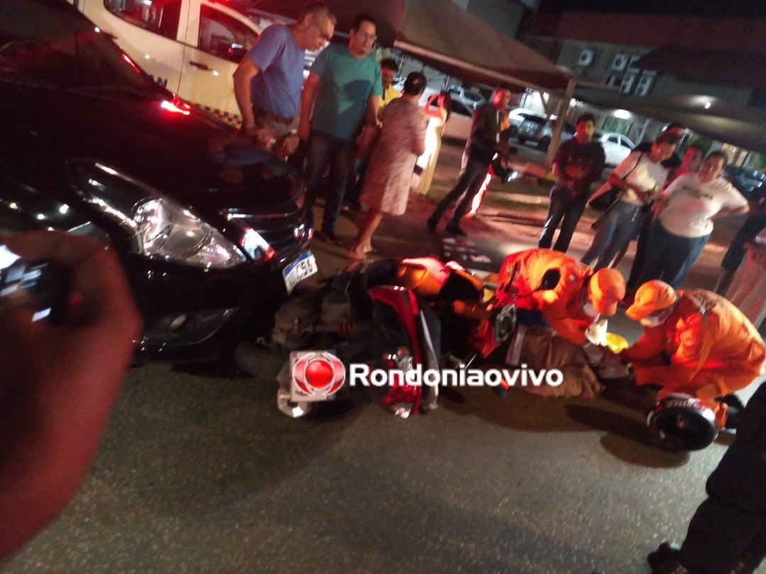 FERIDA: Mulher em motocicleta é atingida por carro na Avenida Abunã 