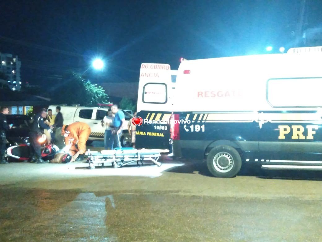 FERIDA: Mulher em motocicleta é atingida por carro na Avenida Abunã 