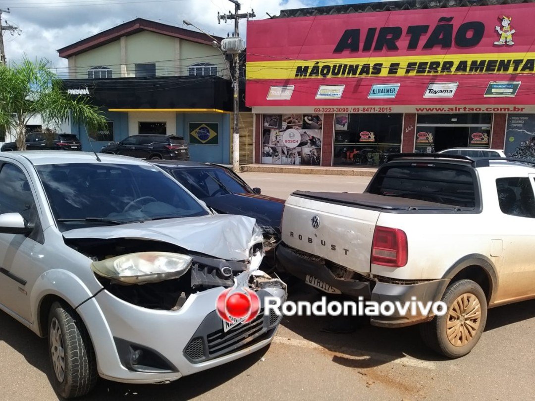 COLISÃO: Seis veículos se envolvem em acidente no Centro de Porto Velho 