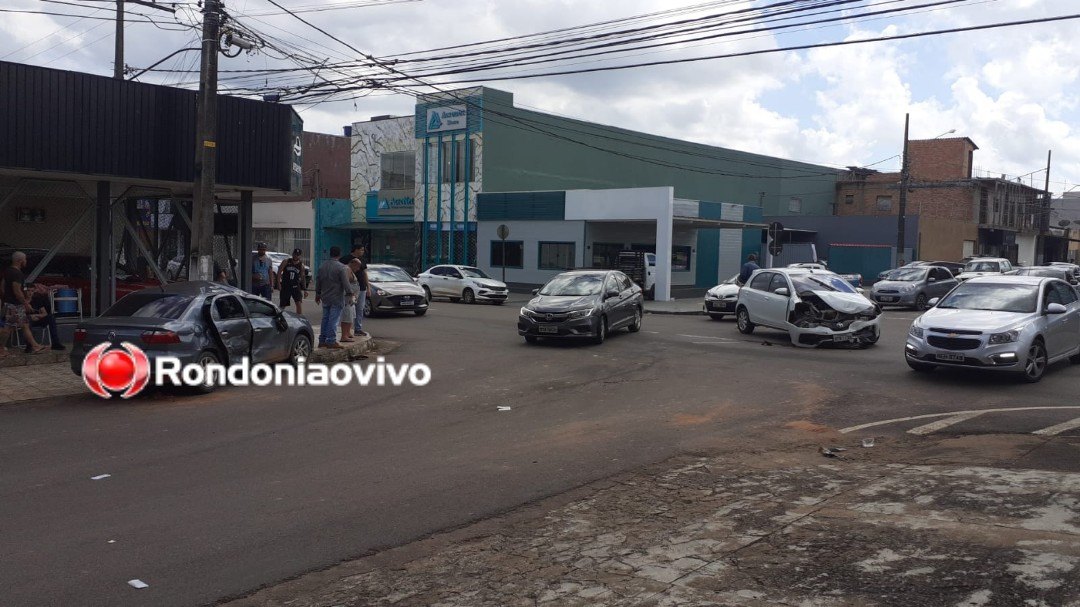 ACIDENTE: Capotamento deixa duas mulheres feridas na Avenida Abunã 