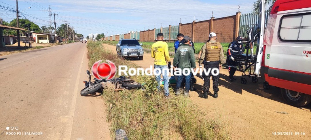 URGENTE: Motociclista fica com perna dilacerada após colisão frontal