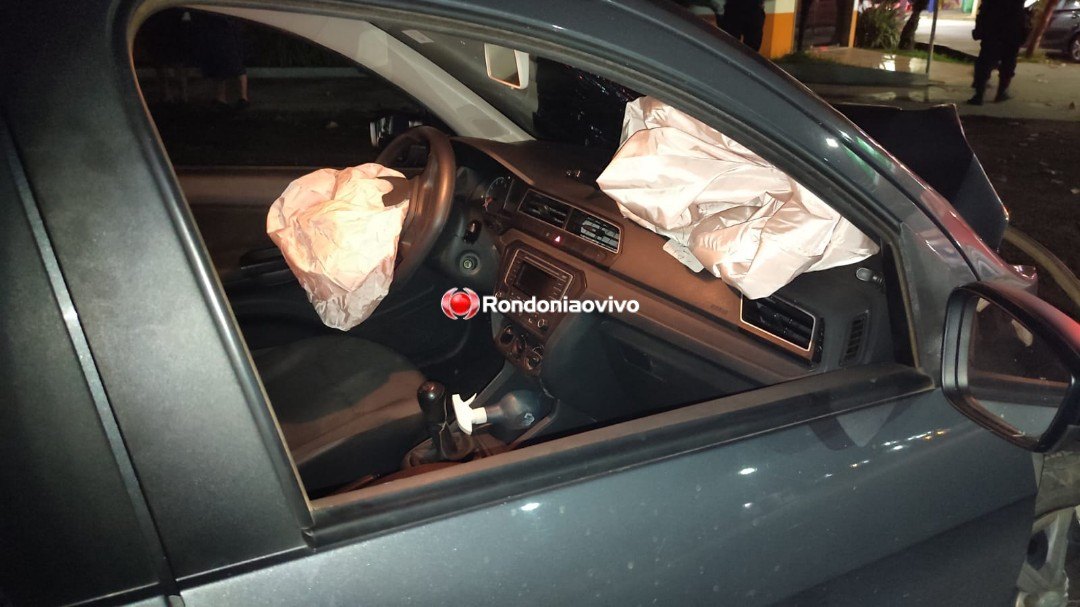 GRAVE ACIDENTE: Hilux capota após avançar cruzamento e deixa três feridos 