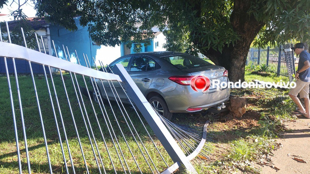 SEM FREIO: Carro desgovernado invade Centro Integrado da PM