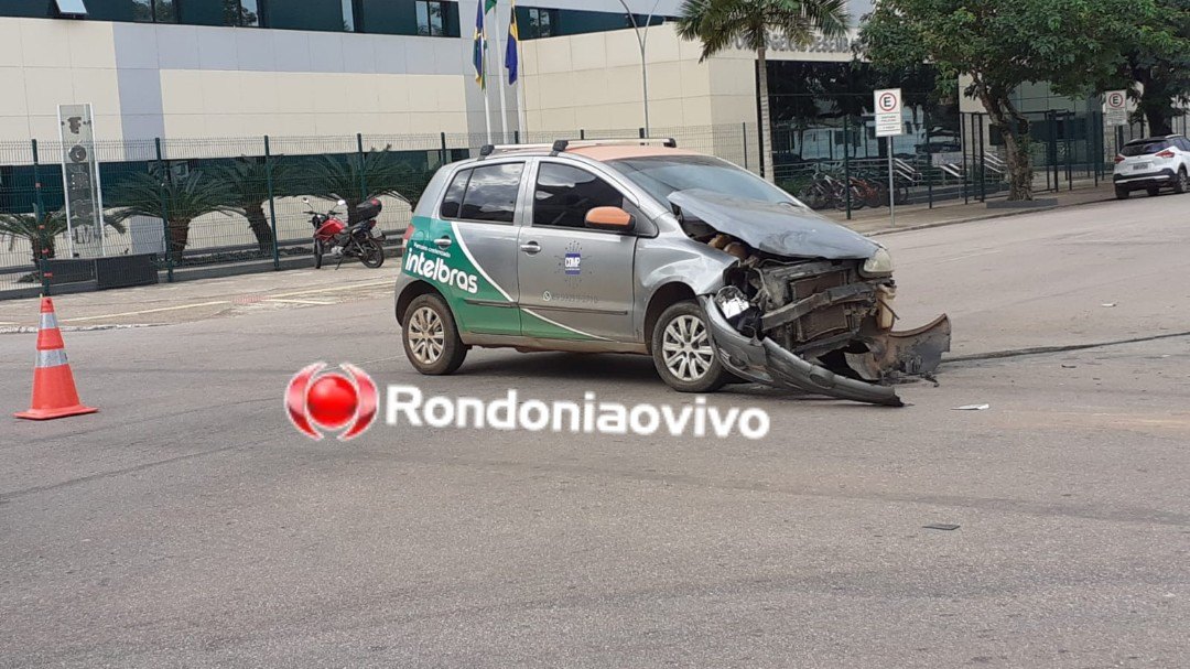 URGENTE: Caminhonete capota e mulher fica ferida na Pinheiro Machado