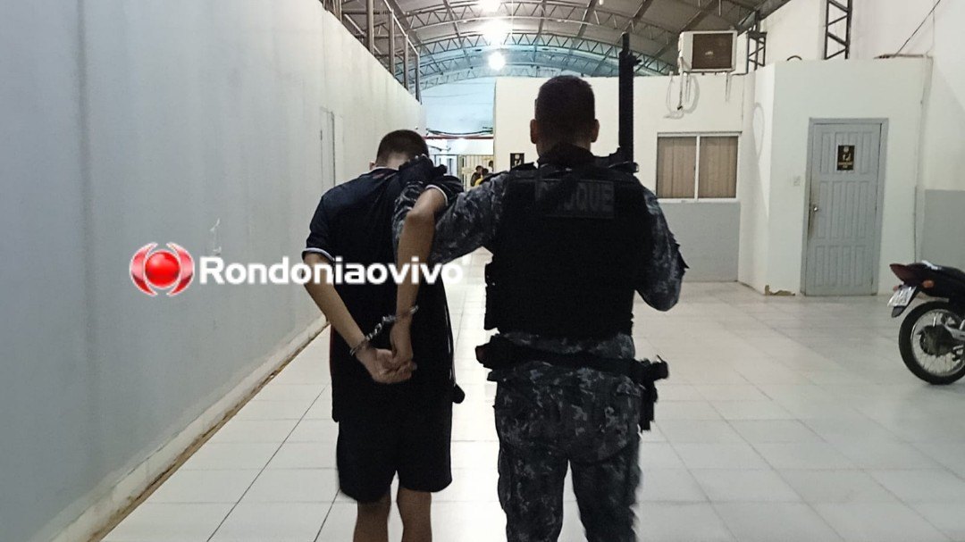 CALIBRE 9MM: Dupla é presa com metralhadora e farda da Polícia Civil 
