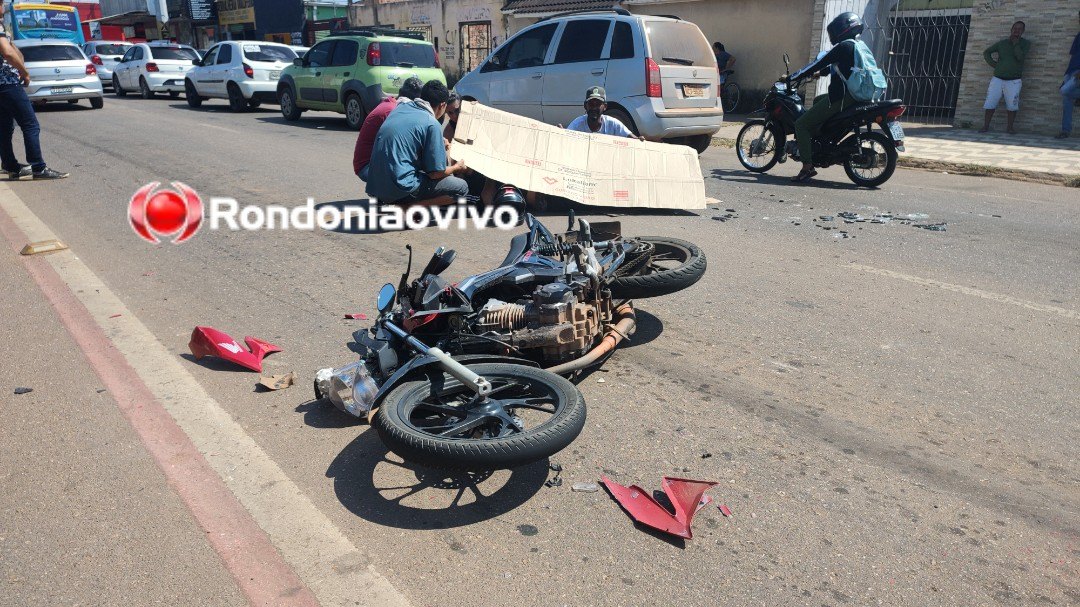 VÍDEO: Motociclista fica com grave ferimento na perna em acidente