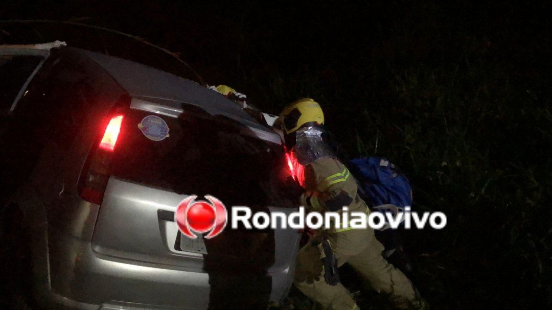 BR-364: Carro vai parar em ribanceira após colisão próximo ao Bairro Novo