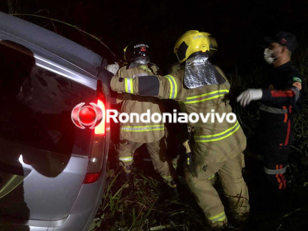 BR-364: Carro vai parar em ribanceira após colisão próximo ao Bairro Novo