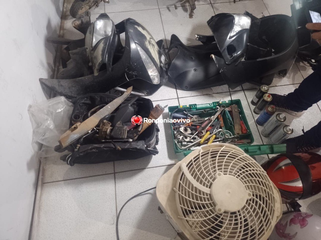 DESMANCHE: Quatro são presos com motos roubadas sendo desmontadas
