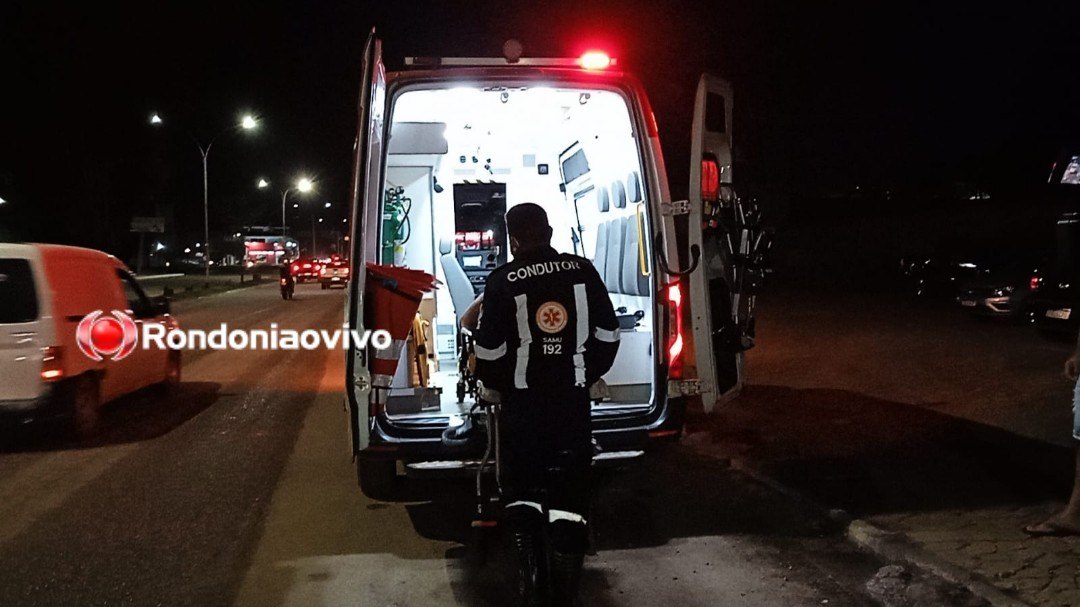 QUEDA: Motociclista perde controle de veículo e fica ferido em frente ao Detran