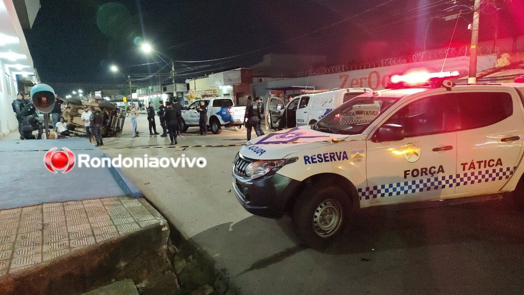 VÍDEO: Motociclista em fuga provoca grave acidente com capotamento