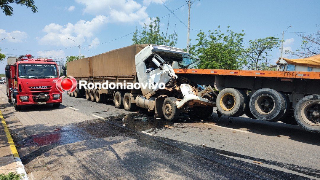 VÍDEO: Grave acidente entre três carretas na Jorge Teixeira