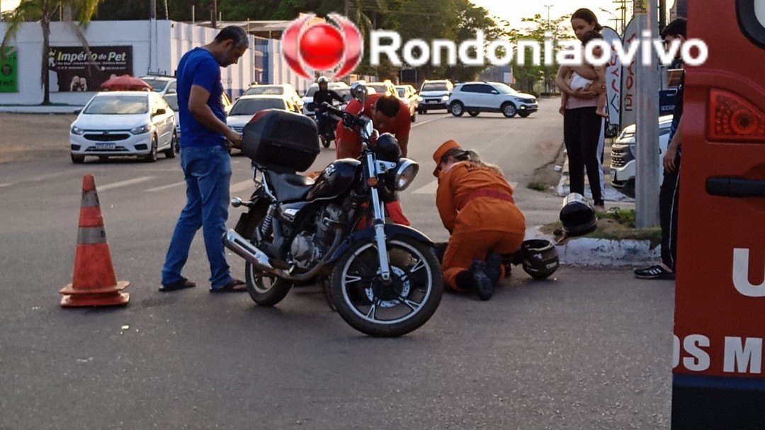 NO SEMÁFORO: Batida entre motos deixa mulher ferida em Porto Velho 