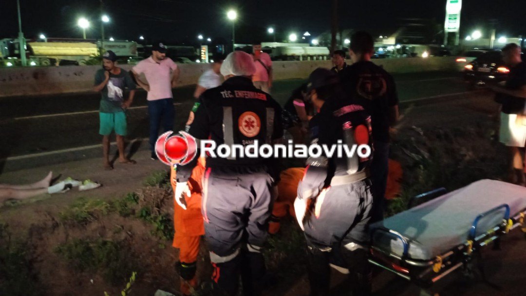 GRAVIDADE: Mulher em moto vai parar em vala após atropelar ciclista na BR-364