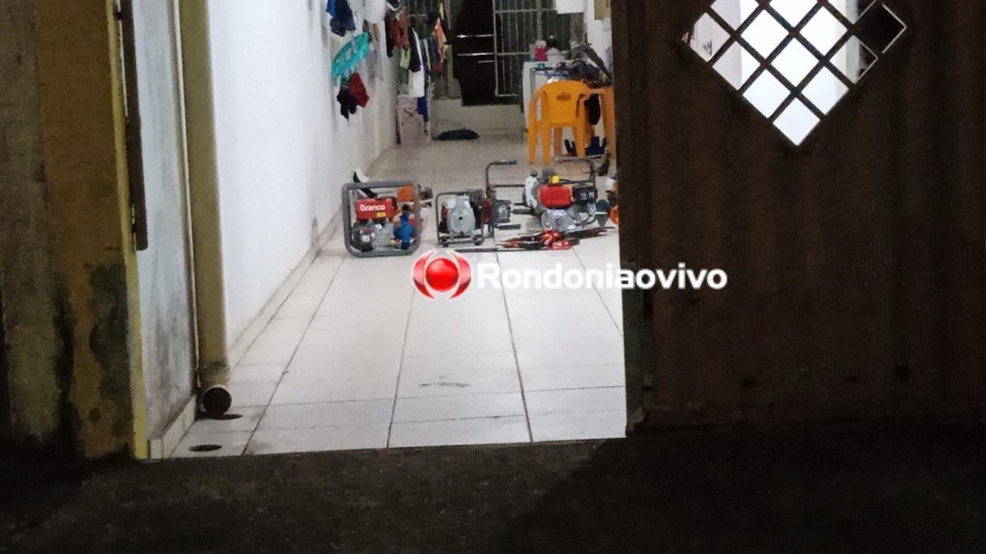 NA LOJA: PM prende casal com motosserras e roçadeiras furtadas após buraco na parede 