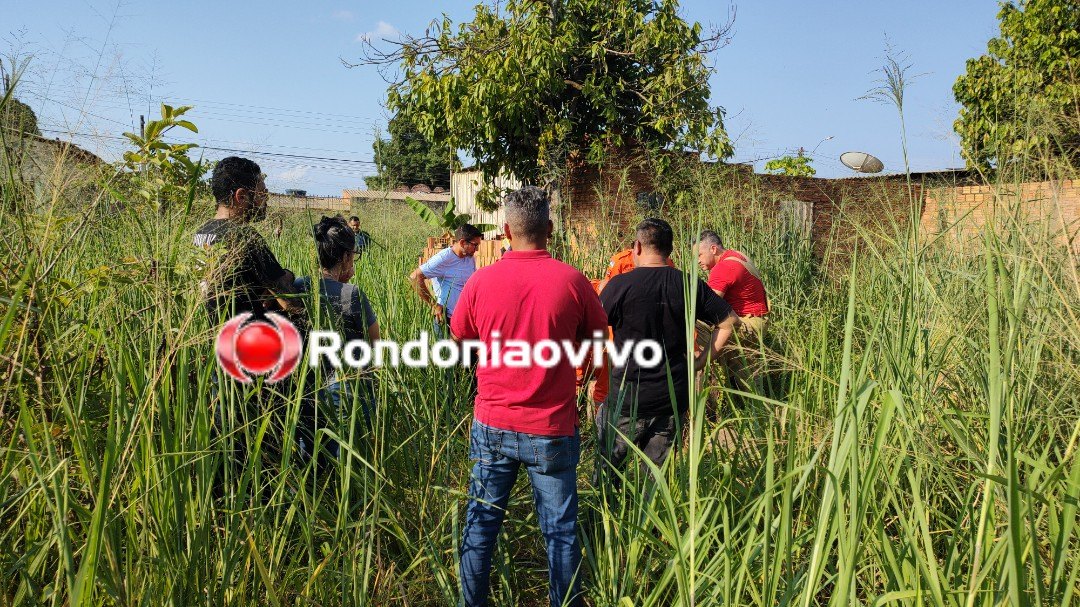 HOMICÍDIO: Bombeiros chegam para fazer resgate de corpo em poço