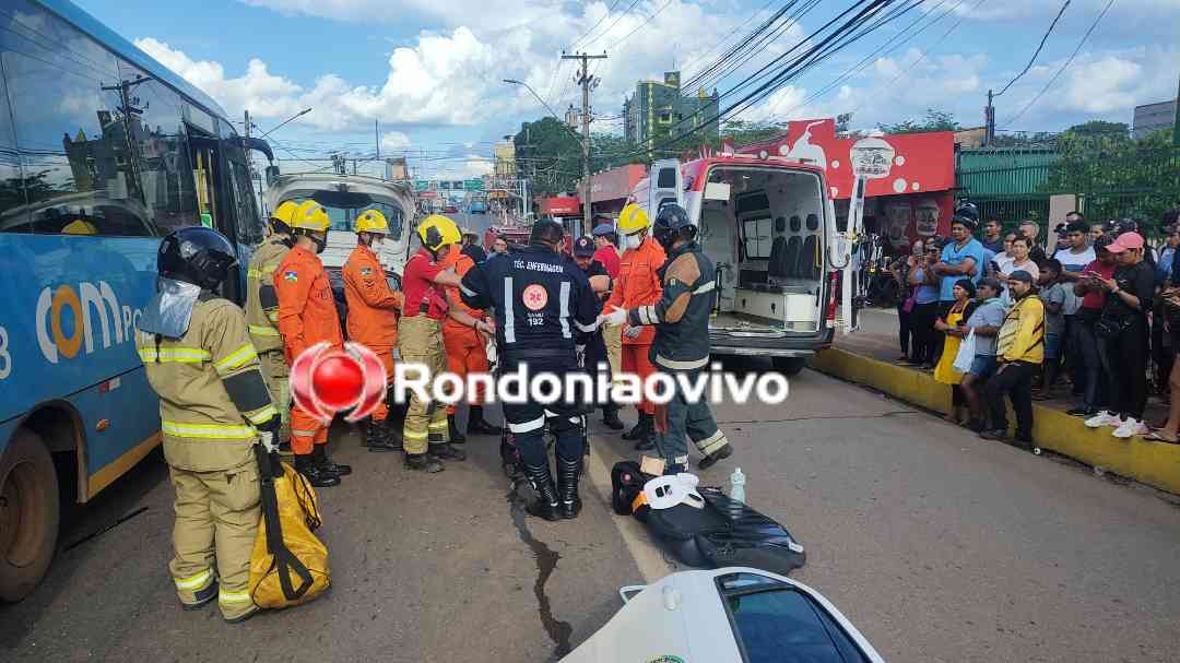 VÍDEO: Carro de aplicativo é arrastado por ônibus e dois ficam gravemente feridos