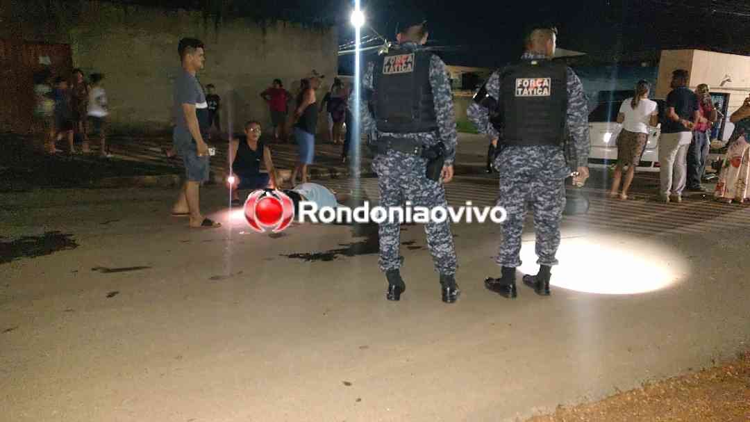 FRONTAL: Grave batida de frente entre carro e moto deixa casal ferido na Rio de Janeiro 