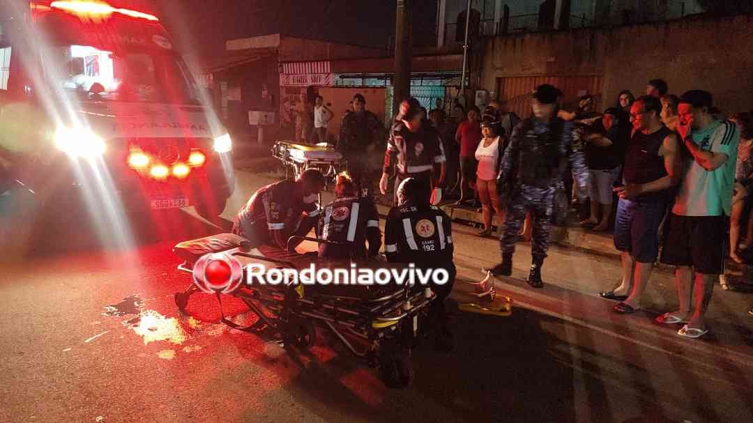 FRONTAL: Grave batida de frente entre carro e moto deixa casal ferido na Rio de Janeiro 