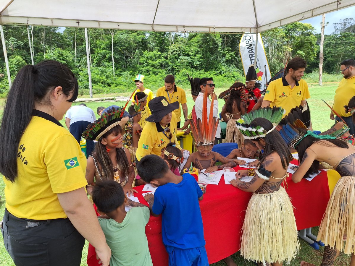 EDUCAÇÃO: Ações educativas de trânsito são levadas pelo Detran-RO a comunidades indígenas