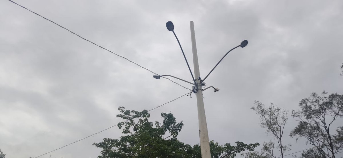 EDIMILSON DOURADO: Iluminação é revitalizada na Praça Rio Candeias após pedido do Vereador 