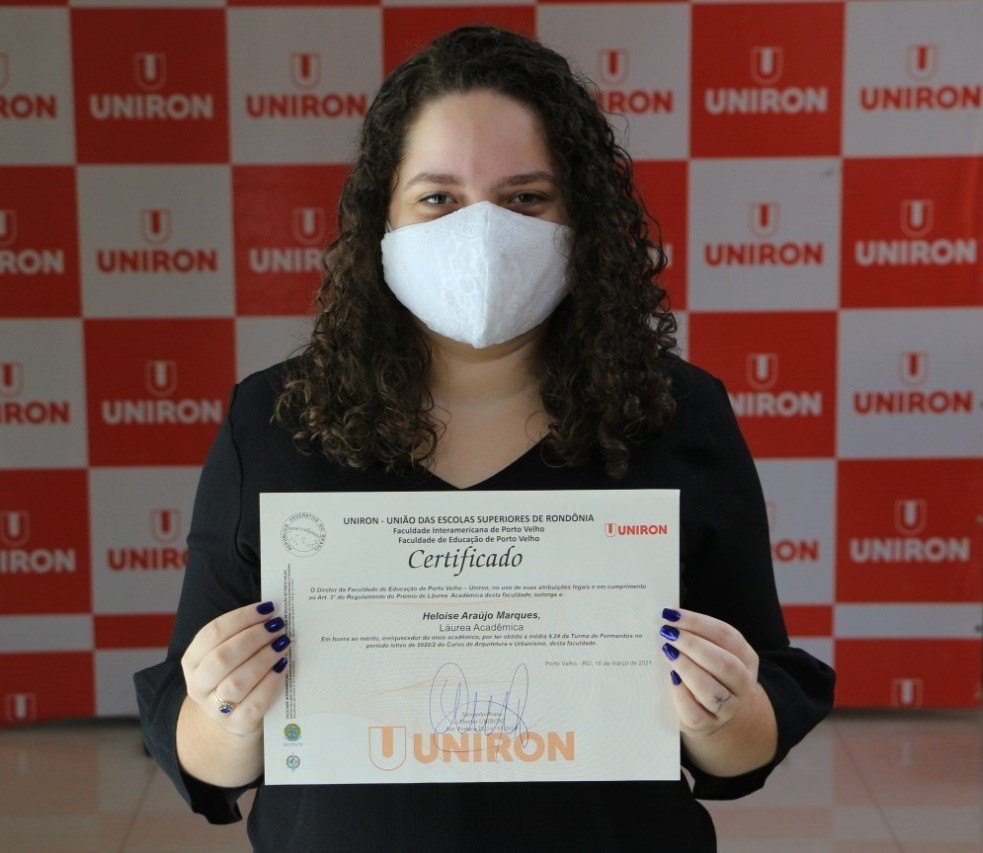 Uniron concede Prêmio de Láurea Acadêmica a formandos, durante colação de grau