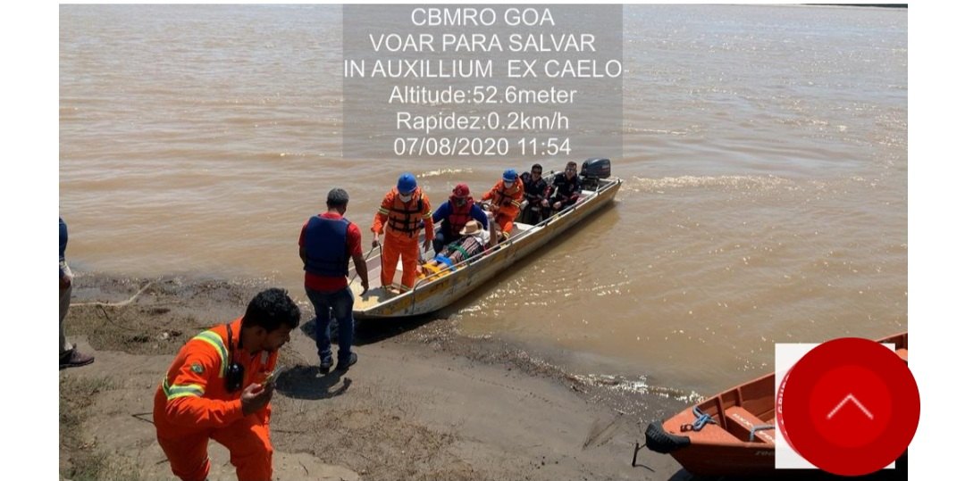 AGILIDADE: Helicóptero dos Bombeiros faz resgate de mulher em embarcação no rio Madeira