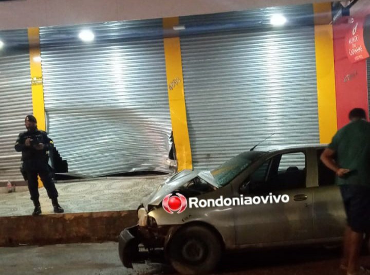 ACIDENTE: Carro desgovernado atinge e destrói porta de loja na zona Sul