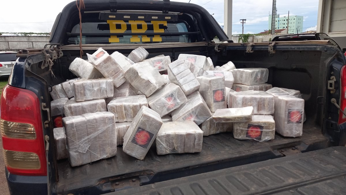 FISCALIZAÇÃO: PRF apreende quase meia tonelada de cocaína na BR-364