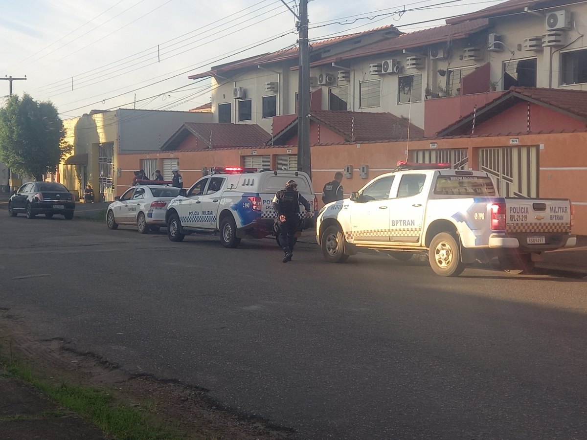 VÍDEO: Trabalhadores ficam presos em guindaste no último andar do prédio do TJ