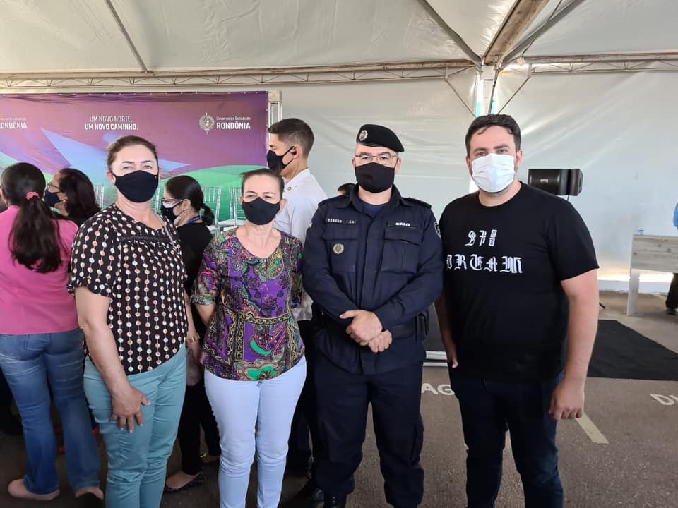 RONDÔNIA:  Deputado Leo Moraes participa de entrega de ônibus escolares para municípios