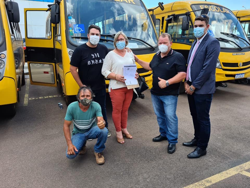 RONDÔNIA:  Deputado Leo Moraes participa de entrega de ônibus escolares para municípios