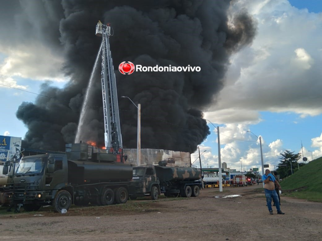 SINISTRO: Confira fotos do incêndio que destruiu loja de pneus em Porto Velho