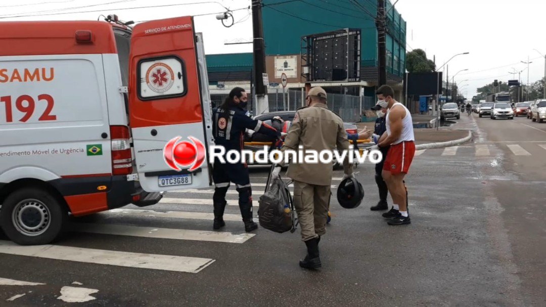 INVADIU: Mulher em moto fica lesionada após ser atingida por carro na Jorge Teixeira