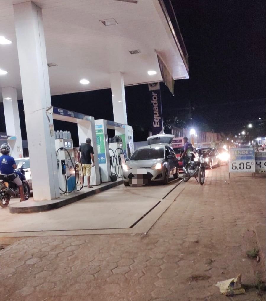 PÂNICO: Postos de combustíveis de Porto Velho ficam lotados após bloqueios na BR-364 em RO