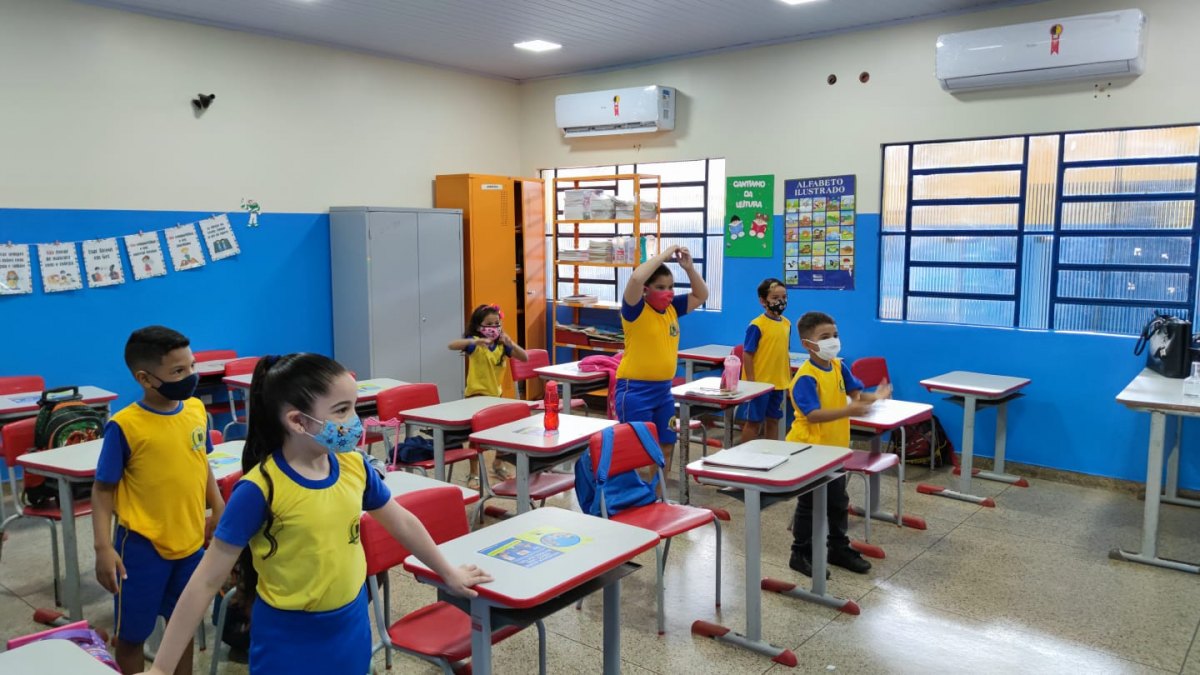 REVITALIZAÇÃO: Dep. Anderson participa da entrega oficial da reforma na Escola Municipal 12 de Outubro