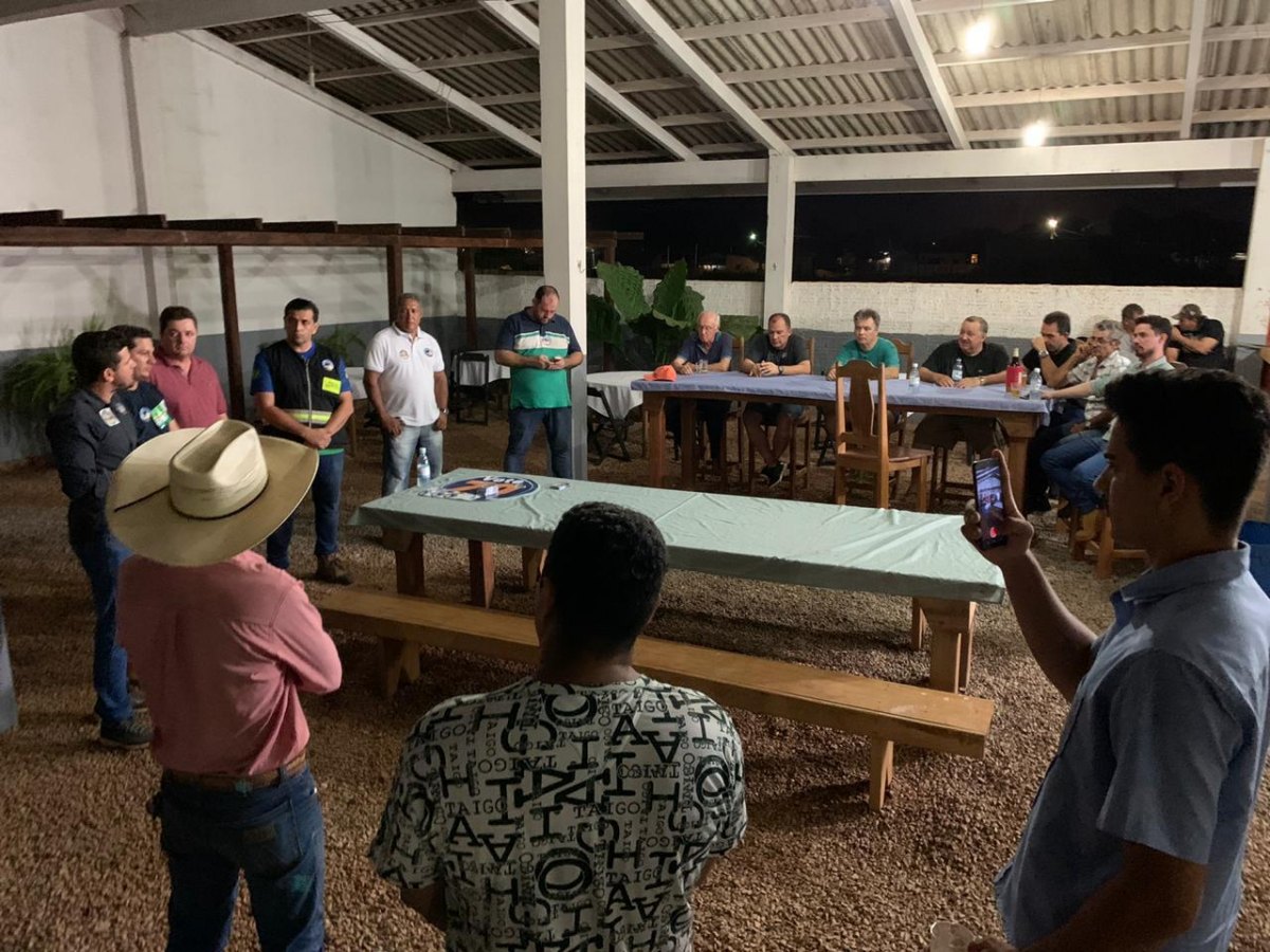 EM VISITA A DISTRITOS: Breno Mendes reitera compromisso com madeireiros e moradores 