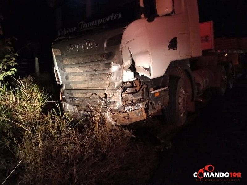 TRÁGICO: Criança e mais duas pessoas morrem após acidente entre carro e carreta