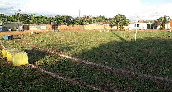 NO TRÊS MARIAS: Semusb atende pedido de Alan Queiroz e limpa campo e praça 