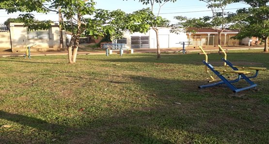 NO TRÊS MARIAS: Semusb atende pedido de Alan Queiroz e limpa campo e praça 