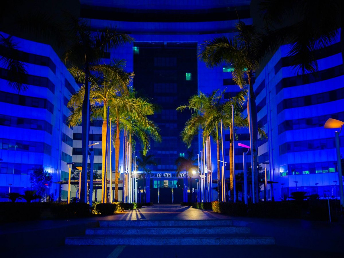 SOLIDARIEDADE: Palácio Rio Madeira é iluminado com cores da bandeira de Israel