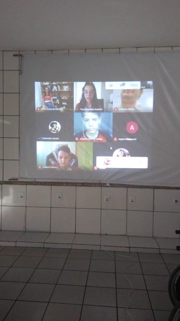 'CONECTANDO GERAÇÕES': Maple Bear incentiva solidariedade de jovens e inclusão digital de idosos