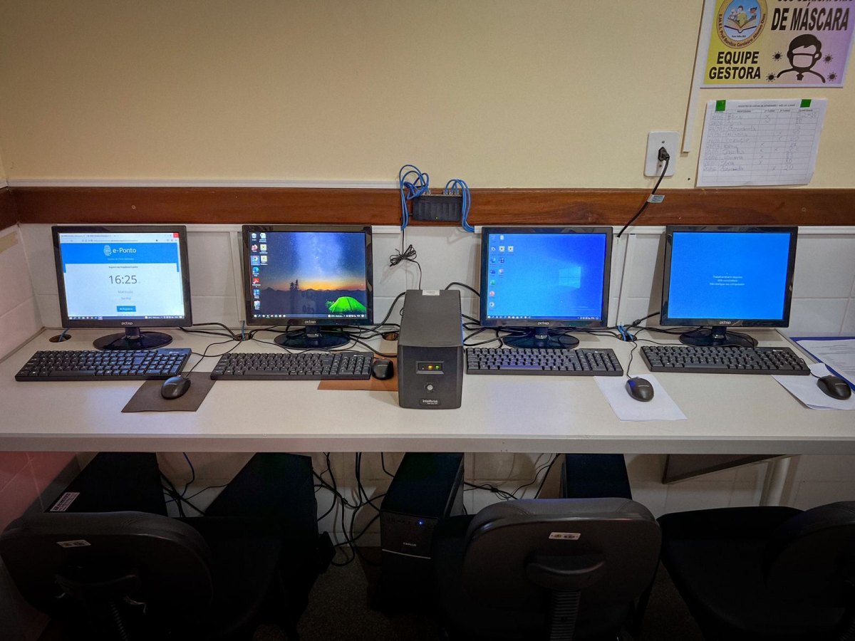 RECURSOS: Deputados realizam entrega de equipamentos em escola da capital