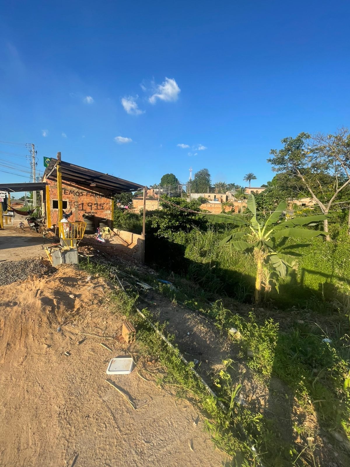 PASTOR EVANILDO: Moradores do bairro Floresta sofrem com canal entupido; vereador cobra limpeza urgente