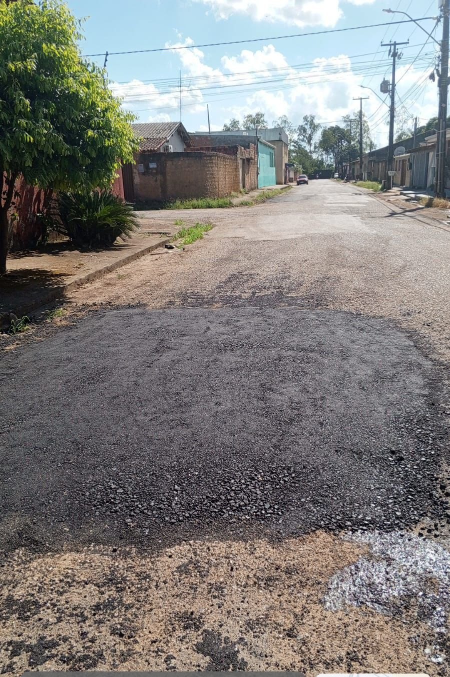 EDIMILSON DOURADO: Serviço de tapa buracos é realizado no Bairro Aeroclube a pedido do vereador