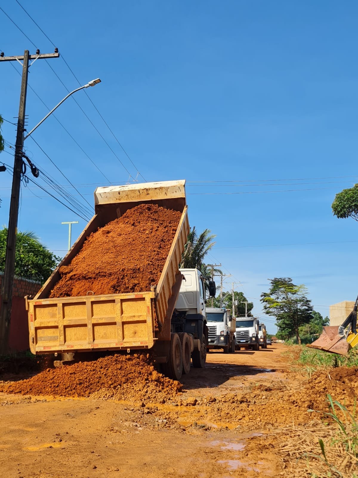 EDWILSON NEGREIROS: Vereador solicita e SEMAGRIC providencia limpeza e encascalhamento em bairro